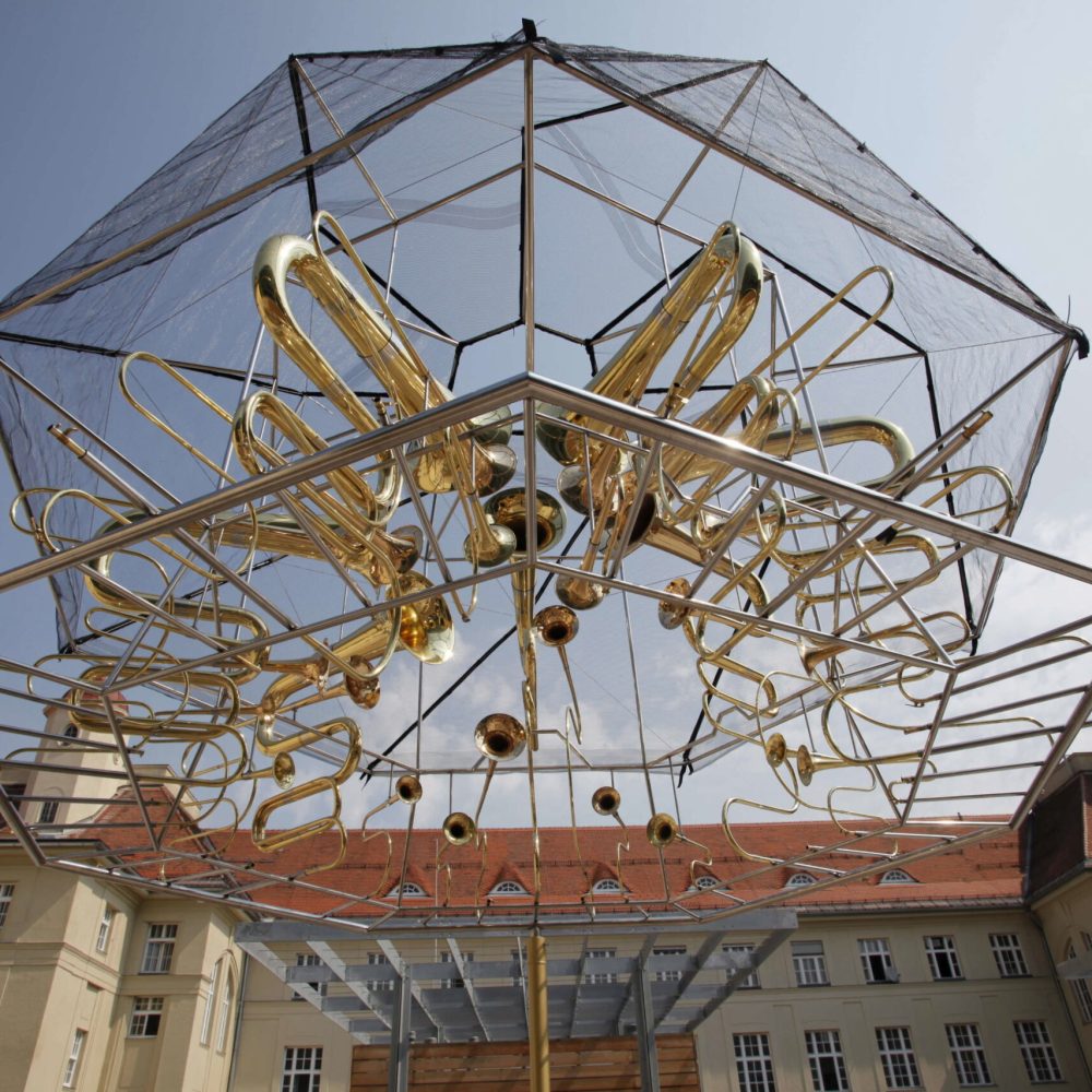 Molekularorgel, ein Kunstwerk von Konstantin Luser aus 35 ineinander verschlungenen Blasinstrumenten. © Lunghammer - TU Graz